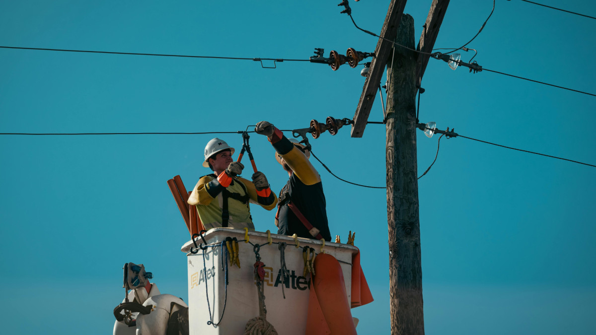 Holmes pone su atención en la 'tecnoderecha' y el coste de la electricidad en Estados Unidos.