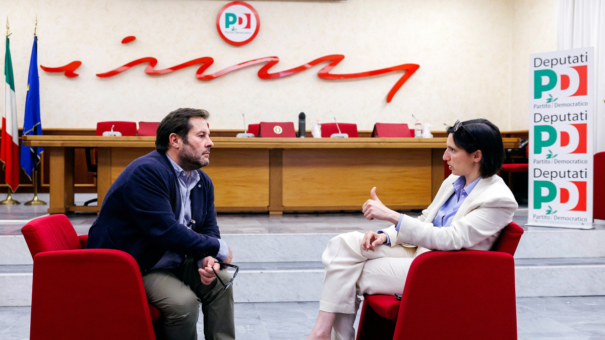 Elly Schlein, líder de la oposición en Italia, recibe a Marc López Plana, editor y director de 'Agenda Pública', en la sede del Partito Democratico.