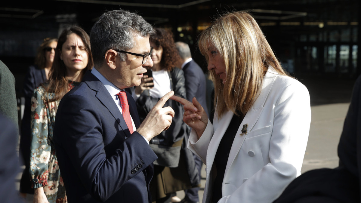 El ministro de la Presidencia, Justicia y Relaciones con las Cortes, Félix Bolaños, y la presidenta del Consejo General del Poder Judicial, Isabel Perelló.