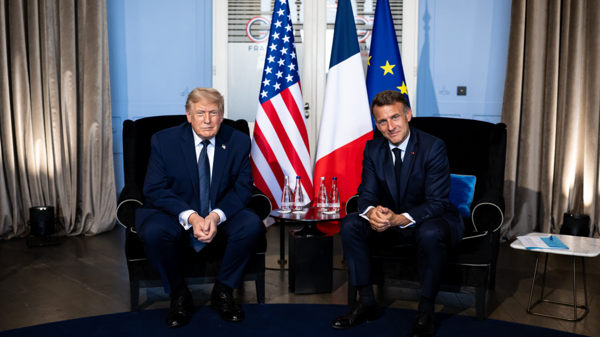 El presidente estadounidense y su homólogo francés, Emmanuel Macron, en la cumbre del G7 en Évian.