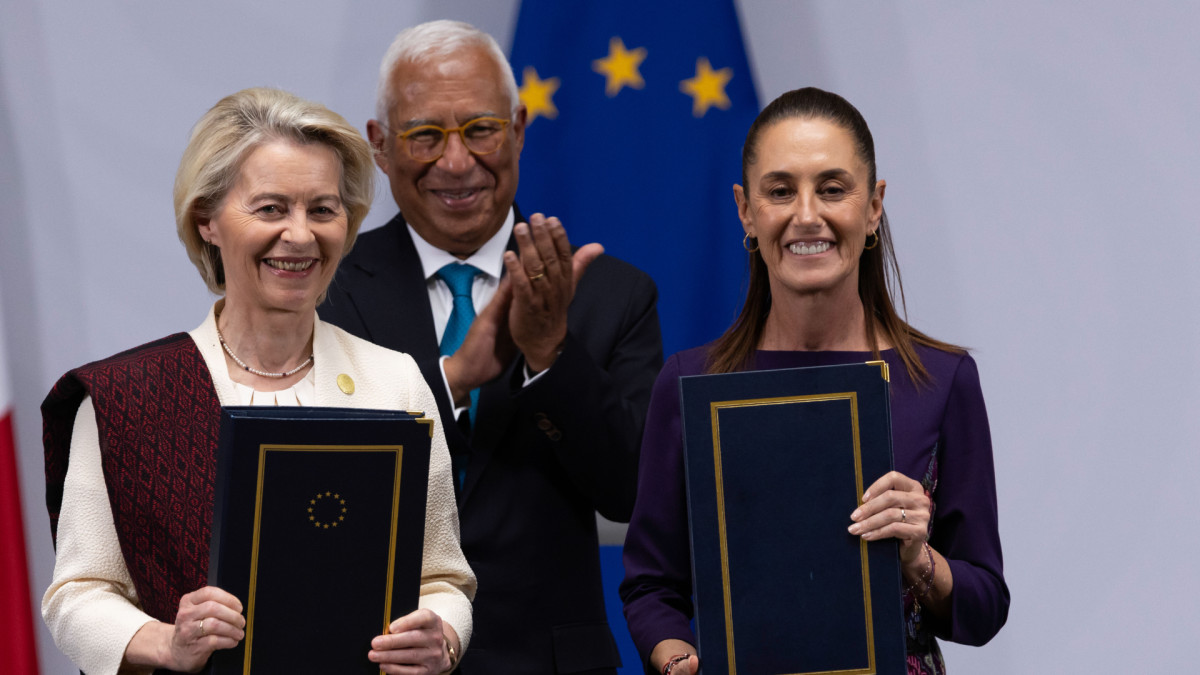 Claudia Sheinbaum y Ursula von der Leyen firman el Acuerdo Global Modernizado entre México y la Unión Europea, con António Costa como testigo de honor.