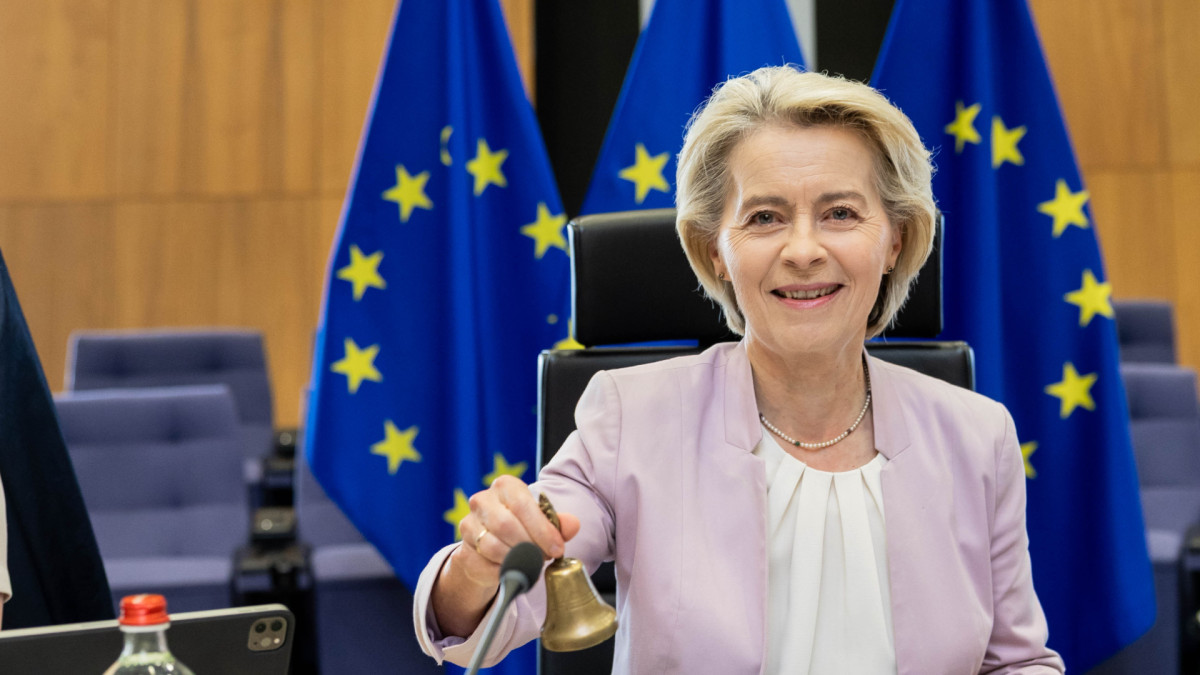 La presidenta de la Comisión Europea, Ursula von der Leyen, en la reunión semanal de comisarios.