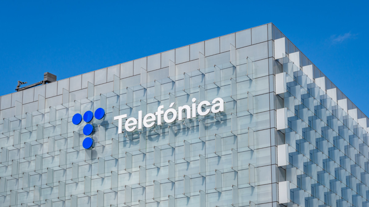 Detalle de uno de los edificios de la sede de Telefónica en Madrid.