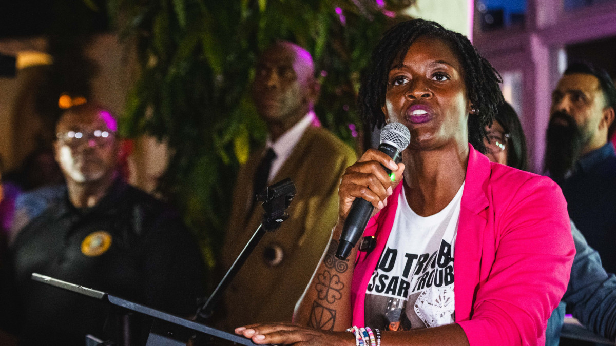 La demócrata Angie Nixon en un acto de campaña en Fort Lauderdale, Florida. | Dave Decker / Zuma Press / Europa Press