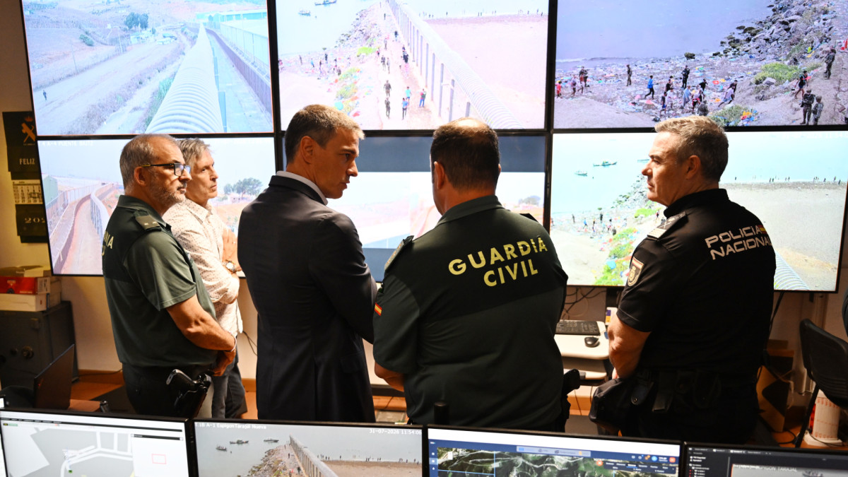 El presidente del Gobierno, Pedro Sánchez, y el ministro del Interior, Fernando Grande-Marlaska el pasado 1 de agosto en Ceuta. | La Moncloa / Xinhua News / Europa Press