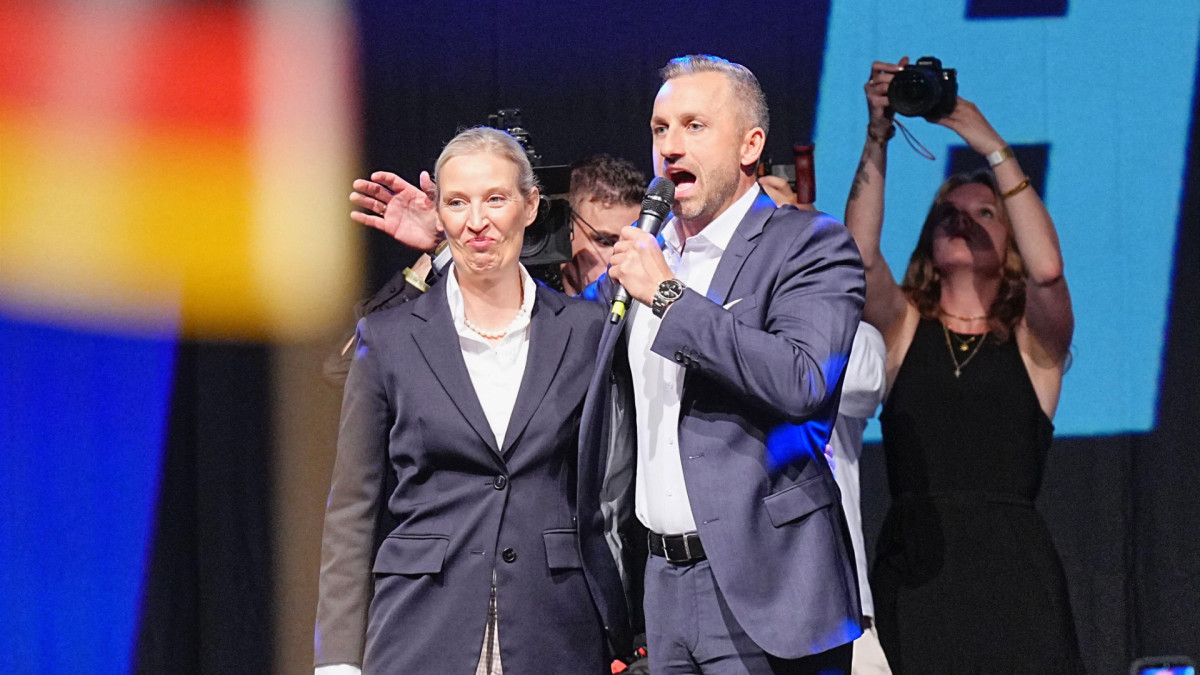 La líder de AfD, Alice Weidel (izquierda) y Ulrich Seigmund, candidato del partido en el 'land' de Sajonia-Anhalt. | DPA - Alamy