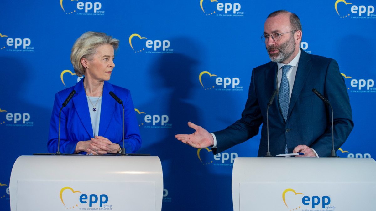 Ursula von der Leyen (izquierda) y Manfred Weber (derecha). | Parlamento Europeo, 2026
