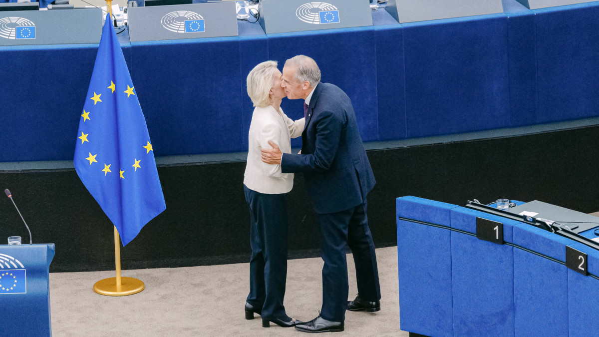La presidenta de la Comisión Europea, Ursula von der Leyen, y el primer ministro de Canadá, Mark Carney. | Comisión Europea / Christophe Licoppe