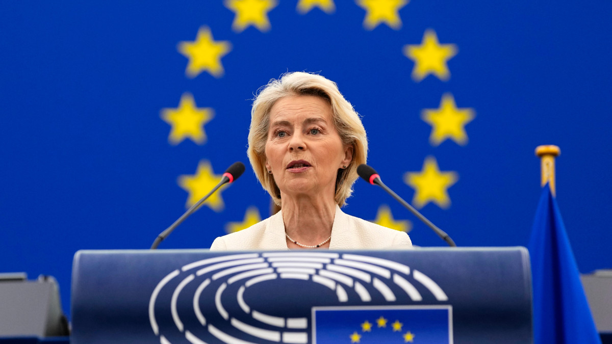 La presidenta de la Comisión Europea, Ursula von der Leyen, pronuncia el discurso sobre el estado de la Unión Europea en el Parlamento Europeo, en Estrasburgo. | Justin Tang / Zuma Press / Europa Press