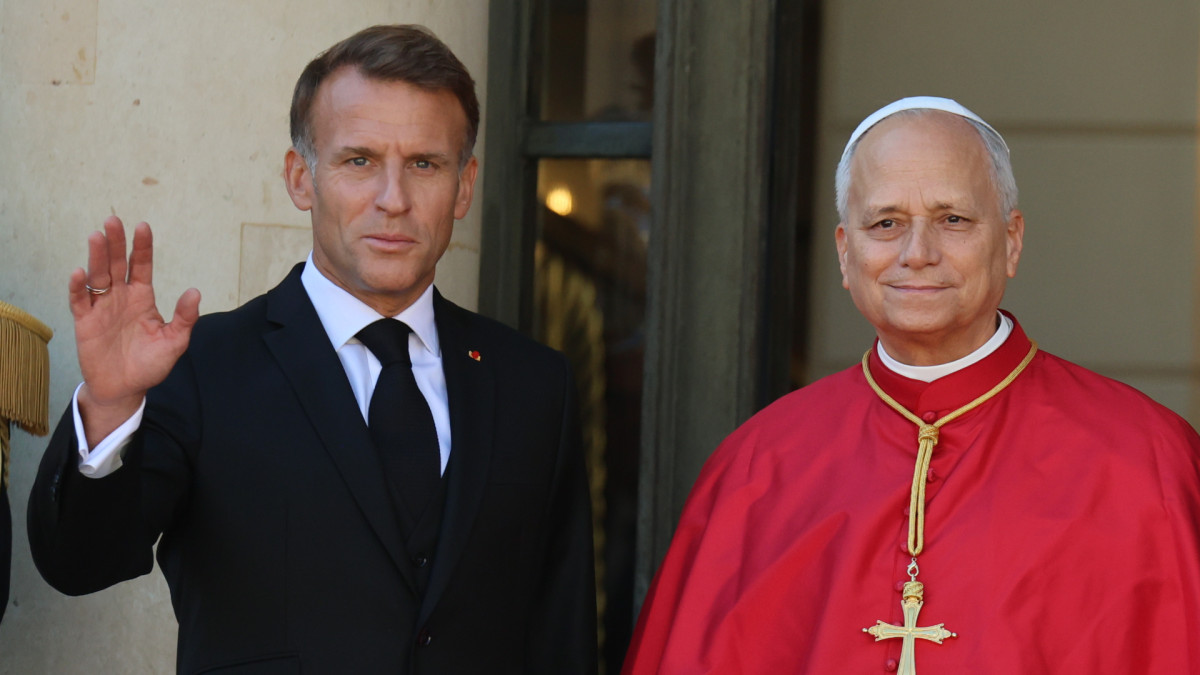 El Papa arranca sus días en Francia visitando el Elíseo junto al presidente francés, Emmanuel Macron. | ierre Teyssot / Agf / Zuma Press / Europa Press