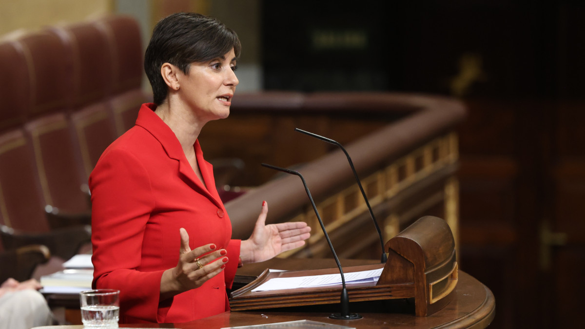 La ministra de Vivienda, Isabel Rodríguez, durante una sesión de control al Gobierno, en el Congreso de los Diputados. | Marta Fernández / Europa Press