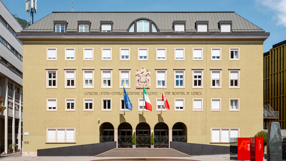 Sede del Parlamento del Tirol del Sur.