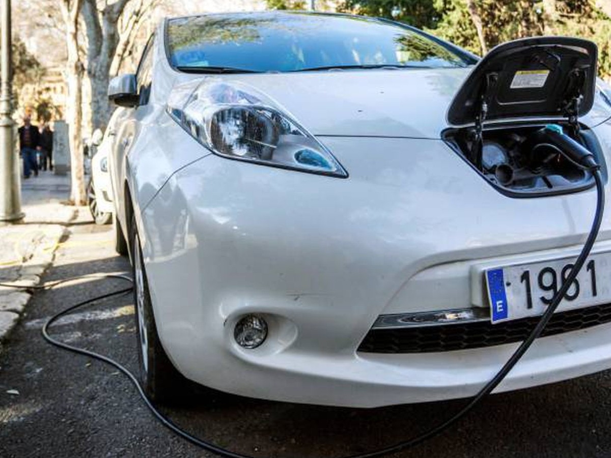 Son las baterías de los coches eléctricos iguales que las de los coches de  gasolina o diésel?