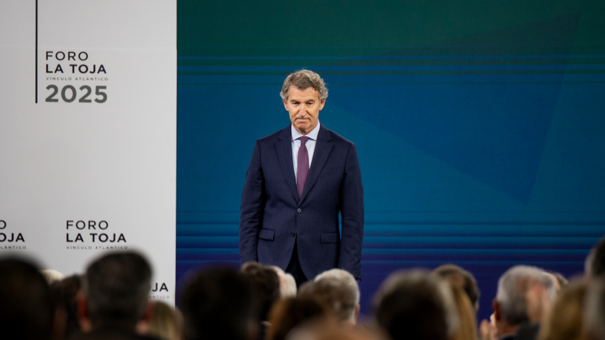 Feijóo between Washington, Brussels, and Vox: the challenges of moderation